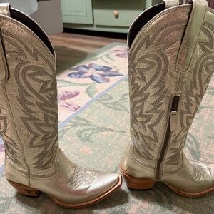 SMOKESHOW BOOT - CHAMPAGNE METALLIC